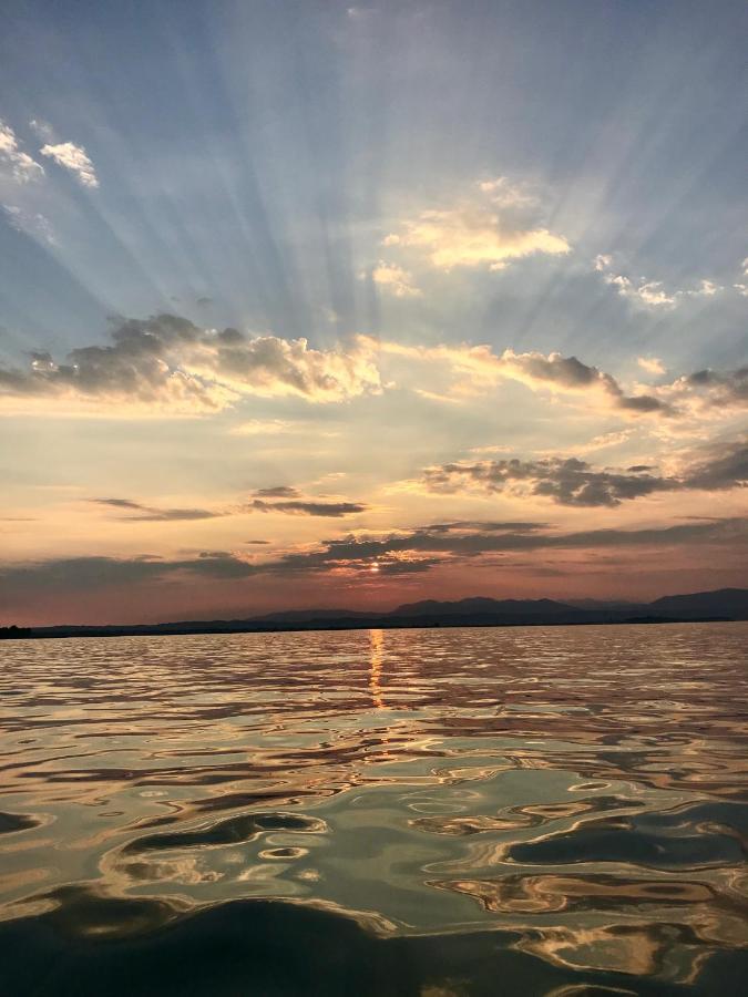 Casa Caterina Lake View Holidays Apartments Peschiera del Garda Bagian luar foto