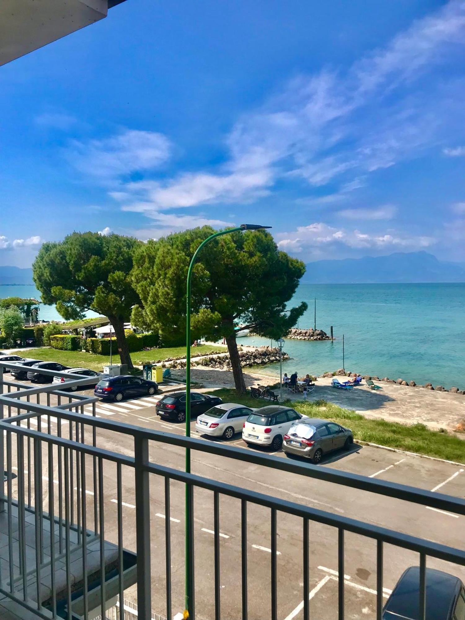 Casa Caterina Lake View Holidays Apartments Peschiera del Garda Bagian luar foto